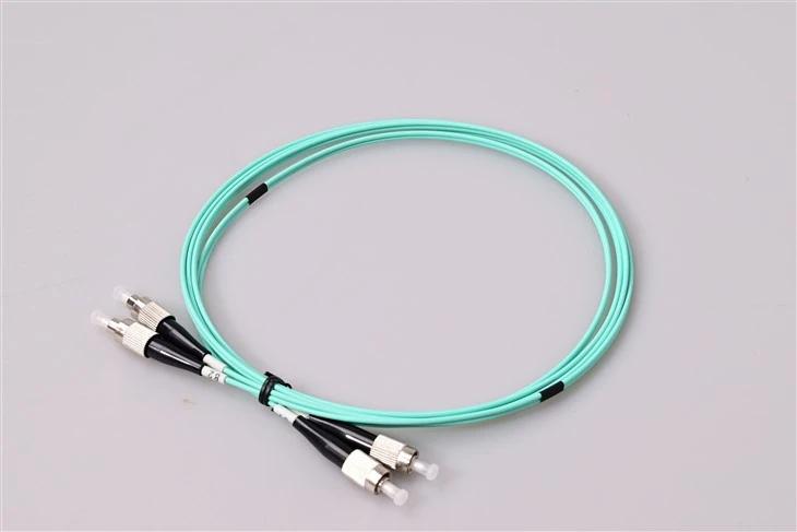 FC UPC ל-FC UPC OM3 Multimode Simplex Cord עם בית מתכת עם הברגה