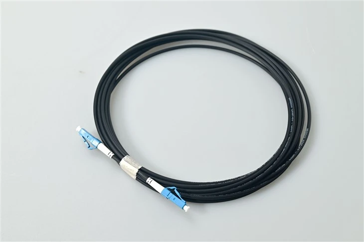 LC UPC Simplex Black Singlemode Fibre Patch כבל עבור חיבורי SFF בצפיפות גבוהה-